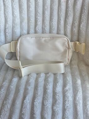 GAP Fit Cream Crossbody Belt Bag